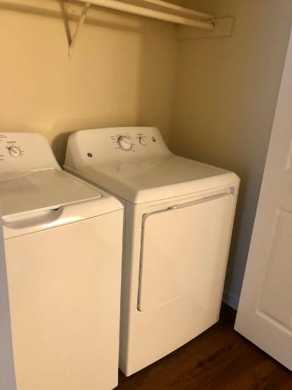 Full Size Washer & Dryer - Breakers Apartments